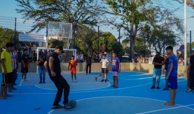El alcalde Char en uno de los parques recuperados. 
