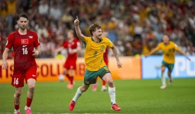 Connor Metcalfe anotando para Australia.