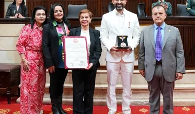 El reconocimiento fue entregado a José Rafael Consuegra Machado, rector encargado, y Yolanda Gallardo, directora general del campus Cúcuta.