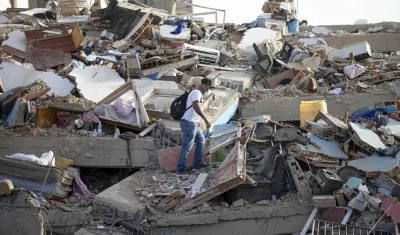 Edificio destruido en Catia la Mar.