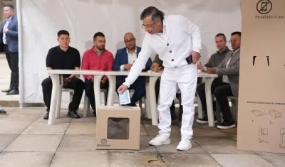 Presidente Gustavo Petro ejerciendo su derecho al voto en las elecciones 2026