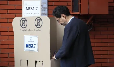 Iván Cepeda, en el Puesto de Votación
