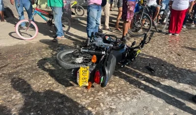 Muere motociclista al ser arrollado por buseta en el barrio El Porvenir, en Soledad 