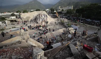 Operaciones de rescate en La Guaira, tras los terremotos. 
