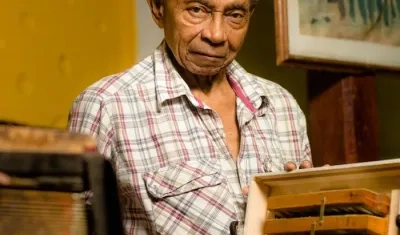Ovidio Granados Melo, experto en la reparación de acordeones, de Mariangola, Cesar.