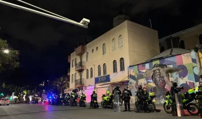 La Policía restableciendo el orden en las calles de Cali. 