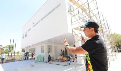 Alcalde Alejandro Char durante la inspección de las obras. 