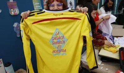 Una de las camisetas estampada.