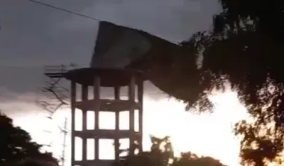 Caída del tanque elevado.