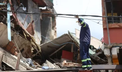 Trabajos de rescate en el barrio El Junquito, en Caracas.
