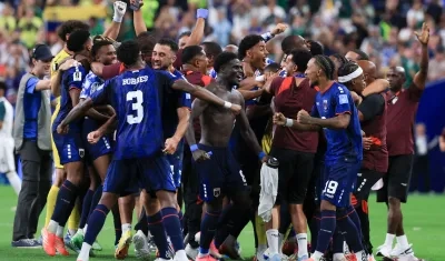 Jugadores de Cabo Verde celebran su clasificación a dieciseisavos de final. 