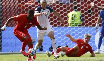 Cyle Larin, autor del gol del empate de Canadá ante Bosnia y Herzegovina.