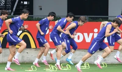 Integrantes de la selección de Corea del Sur durante un entrenamiento.