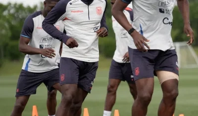 Jugadores de la selección ecuatoriana durante un entrenamiento en Columbus. 