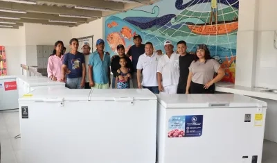 Beneficiarios con los enfriadores. 