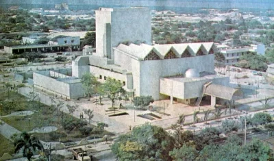Teatro Amira de la Rosa. 