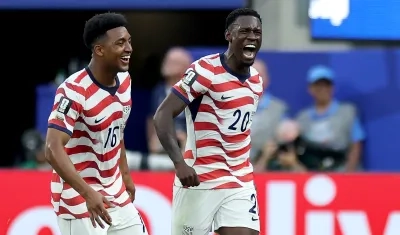 Alex Freeman y Folarin Balogun, jugadores de la selección de Estados Unidos. 