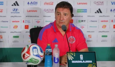 Néstor Lorenzo, entrenador de la Selección Colombia, en rueda de prensa este lunes. 