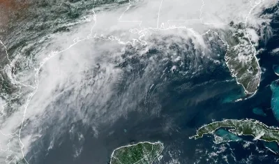 Foto satelital cedida por la Oficina Nacional de Administración Oceánica y Atmosférica (NOAA).