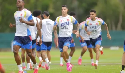 Jhon Córdoba, James Rodríguez y Luis Díaz, jugadores de la Selección Colombia.