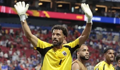 Vozinha, portero de Cabo Verde, figura en el partido contra España.