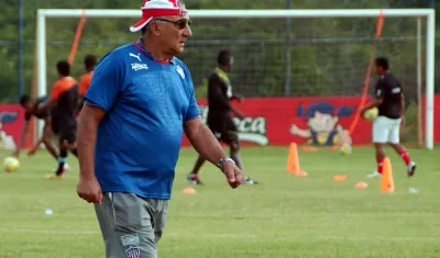 Miguel Ángel 'Zurdo' López, técnico campeón con Junior en 2004.