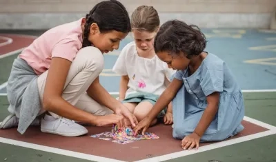 Niñas jugando. Imagen de referencia. 