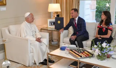 El pontífice con el embajador de Estados Unidos ante la Santa Sede, Brian Burch. 