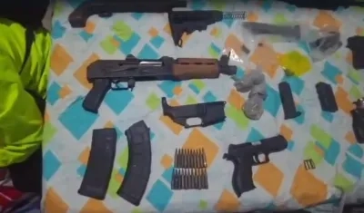 El arsenal de guerra incautado.