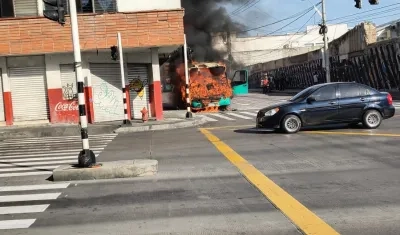 Bus incendiado.
