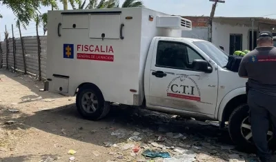 CTI de la Fiscalía en el lugar de los hechos de un homicidio en Barranquilla. 