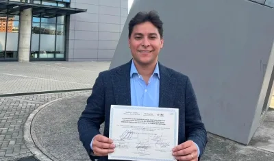 Camilo Torres Villalba, al recibir credencial