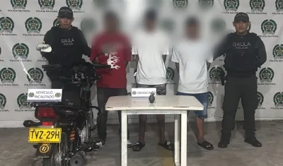 Tres de los ocho capturados en los operativos. 