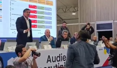 Cruce entre el magistrado Álvaro Hernán Prada y Oscar Benavides, del Movimiento Libres.