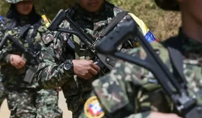 Estas dos personas fueron capturadas cuando se movilizaban en una motocicleta.