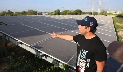 El alcalde Alejandro Char en la Comunidad Energética.