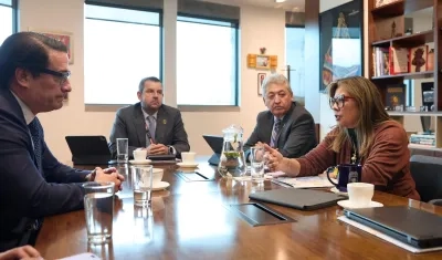 El ministro de Justicia designado, Iván Cancino, con la fiscal Luz Adriana Camargo.