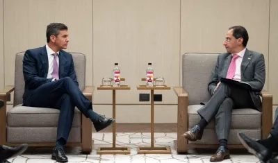 Presidente paraguayo Santiago Peña y vicepresidente electo José Manuel Restrepo.