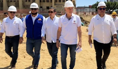 El gobernador del Atlántico, Eduardo Verano, visitando las obras.