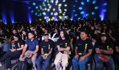 Jóvenes impactados con el programa 'Buenfluencers' del Distrito.
