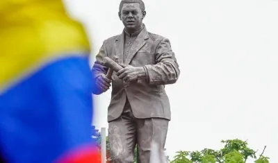 Escultura de Joe Arroyo. 