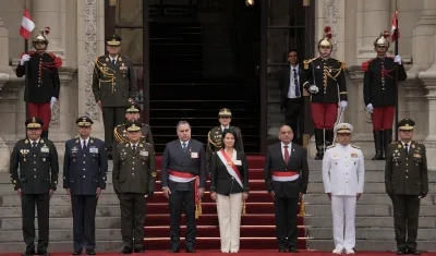 La presidenta Keiko Fujimori reconocida jefa suprema de las fuerzas militares de Perú.