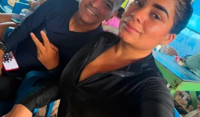 Carlos Andrés Hernández con su esposo Sara Milena Echeverría Alcendra. 