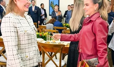 Liliana Borrero y Ana Lucía Pineda, primera gestora del Atlántico y primera dama de la Nación entrante. 