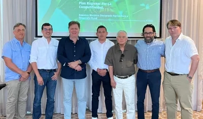 El ministro de Agricultura designado, Indalecio Dangond, con el gremio bananero. 