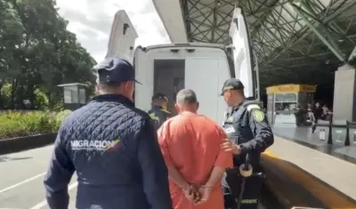 El extranjero capturado.