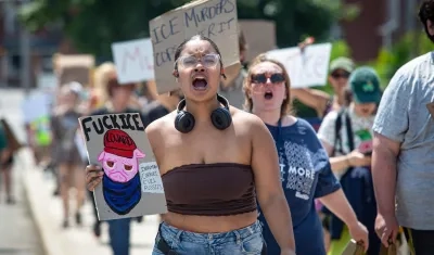Manifestantes en contra de ICE. 