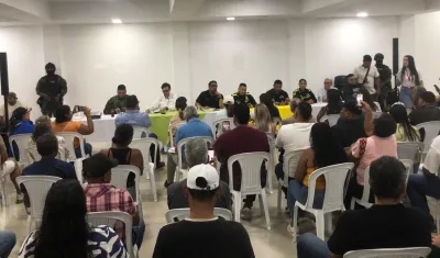 Reunión de autoridades de Puerto Colombia con líderes comunales.