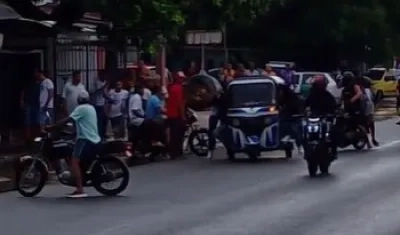 El adolescente fue auxiliado y trasladado a un centro asistencial, donde se confirmó su deceso. 