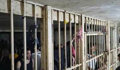 Detenidos al interior de la UCJ. 